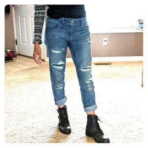 Soft denim distressed boyfriend jeans light blue